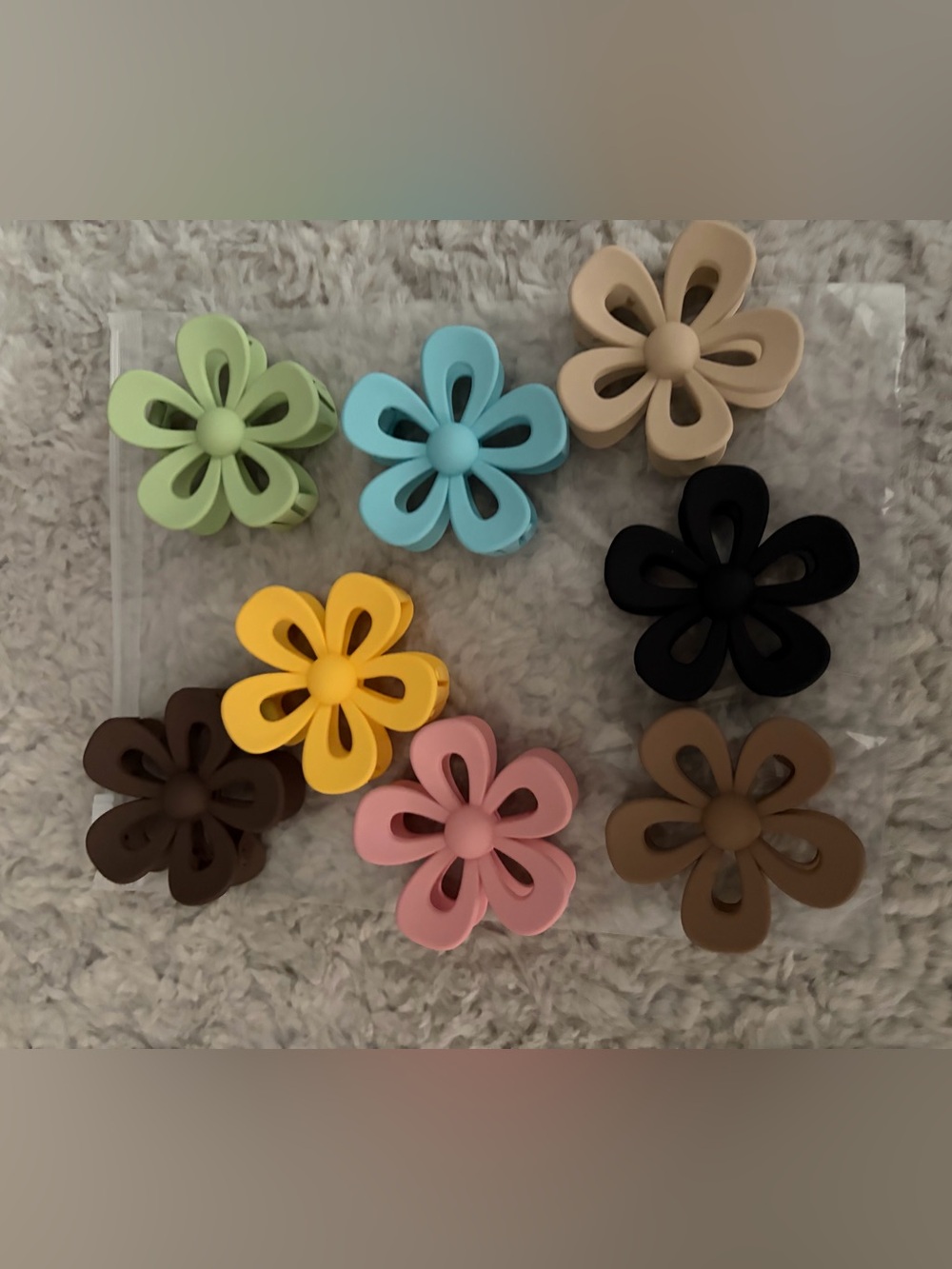 Hair clip set of 8 total NWOT